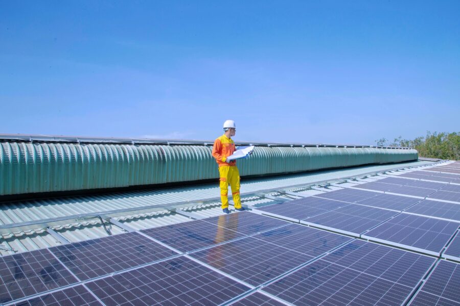 The Benefits of Professional Commercial Solar Panel Installation